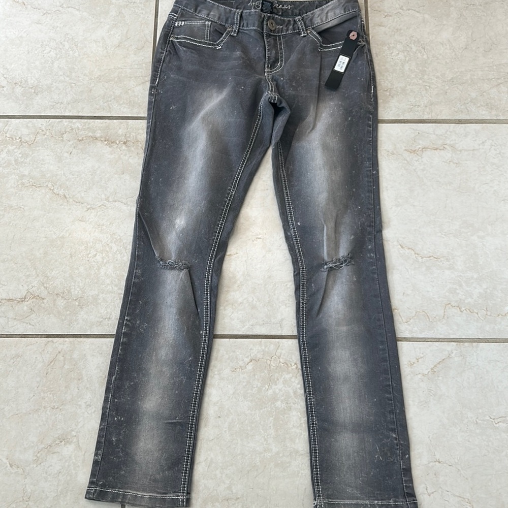NEW WITH TAGS Women’s Ariya Skinny Fit light gray jeans Size 9/10